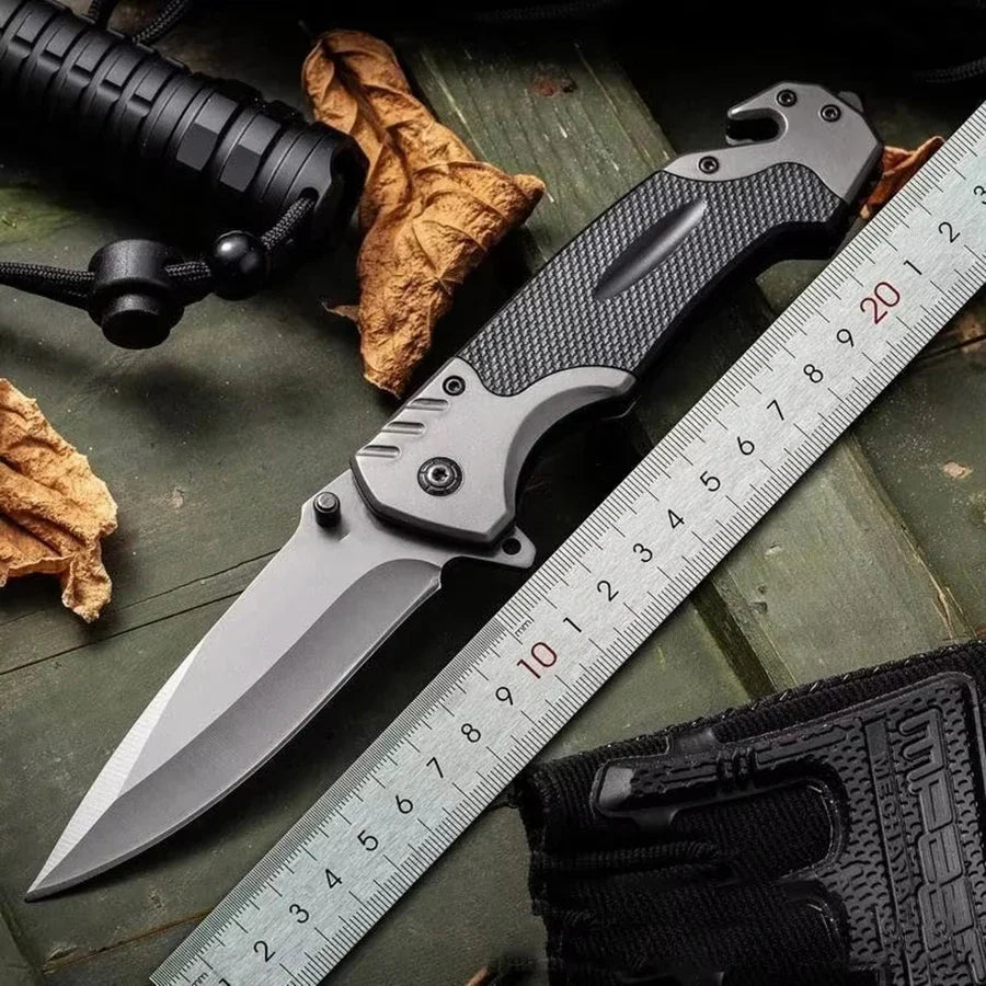 This multi-functional folding knife is a sharp survival knife, suitable for outdoor camping, wilderness survival and fishing