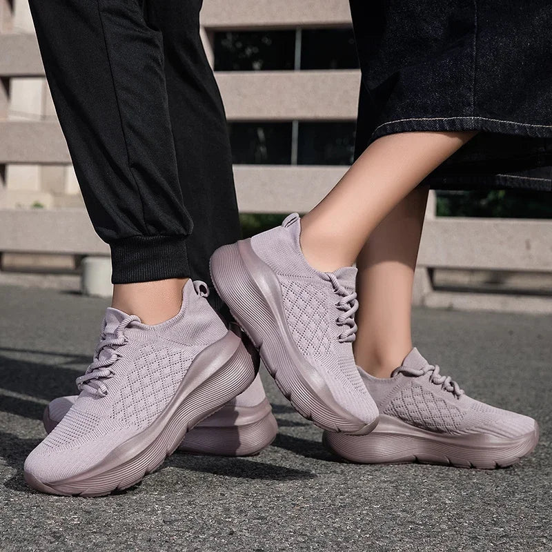 Beige Sports Shoes with Thick Curved Soles Men's Women Fashionable Sports Shoes Thick Cushioning Sole Suitable for Running, Gym