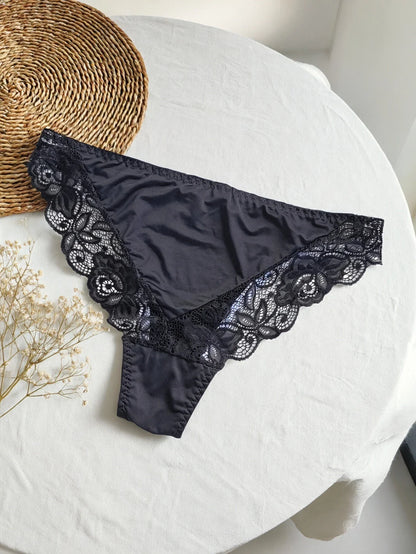 Plus Size Women's Underwear, Fashionable, Soft, Seamless, Comfortable, Sexy, Lace-Trimmed, Contrasting Color, Fine Edge, Breathable Women's Briefs