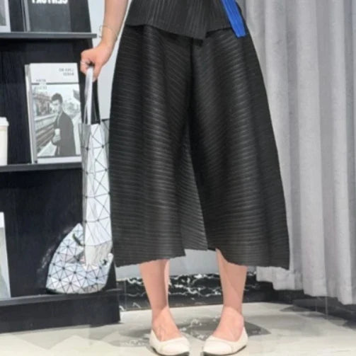 Miyake Pleated T-Shirt New Sleeveless Color-Block Camisole Women's Lightweight Draped Top with Matching Shorts and Capri Pants