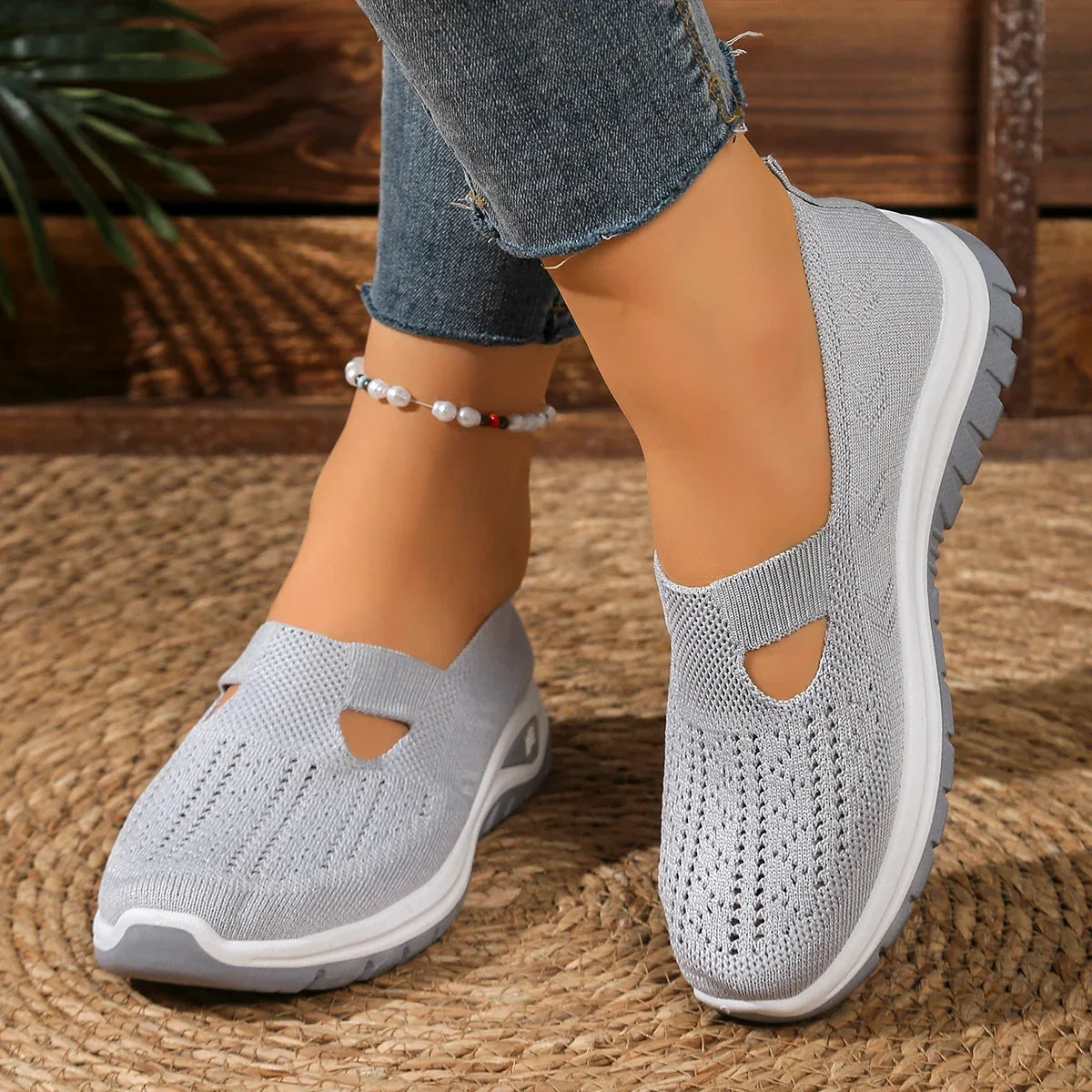 Women's Casual Sports Shoes with Breathable Mesh, Fashionable and Versatile, Soft Soles, Comfortable and Casual