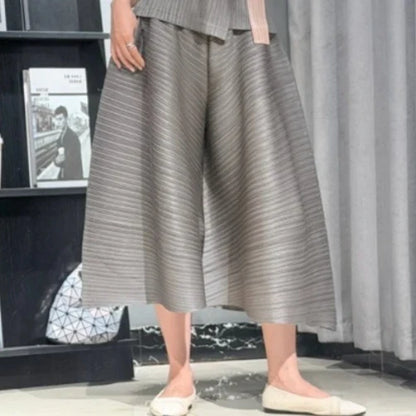 Miyake Pleated T-Shirt New Sleeveless Color-Block Camisole Women's Lightweight Draped Top with Matching Shorts and Capri Pants