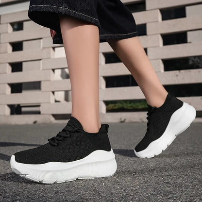 Beige Sports Shoes with Thick Curved Soles Men's Women Fashionable Sports Shoes Thick Cushioning Sole Suitable for Running, Gym